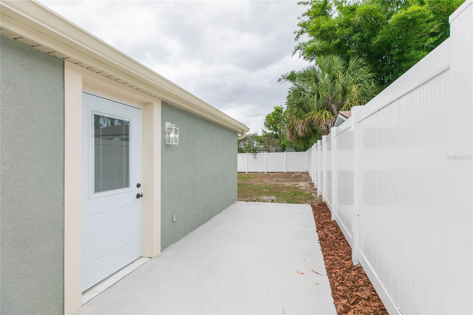 8723 N RIVER FOREST CIR, TAMPA, FL — photo 31