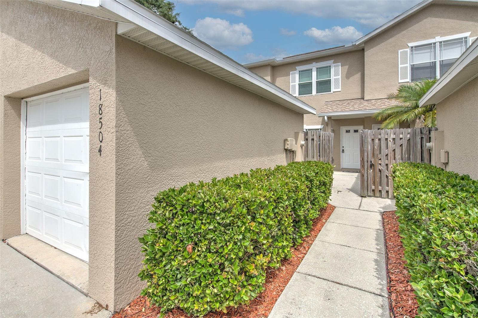 18504 PEBBLE LAKE CT, TAMPA, FL — photo 2