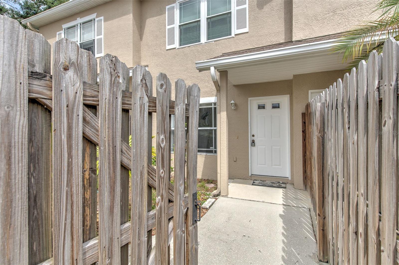 18504 PEBBLE LAKE CT, TAMPA, FL — photo 3