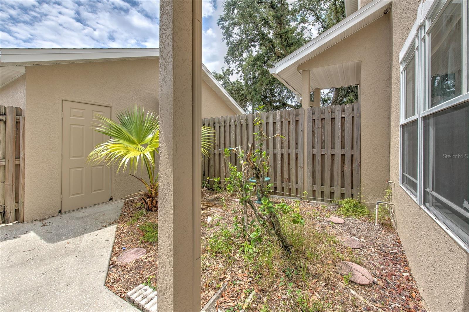 18504 PEBBLE LAKE CT, TAMPA, FL — photo 4