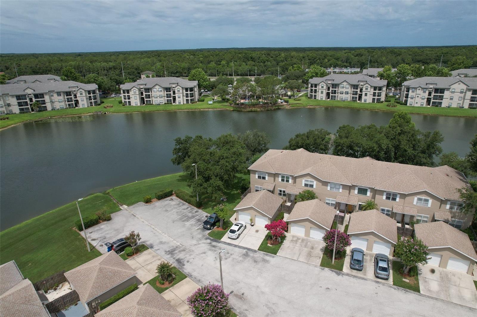 18504 PEBBLE LAKE CT, TAMPA, FL — photo 7