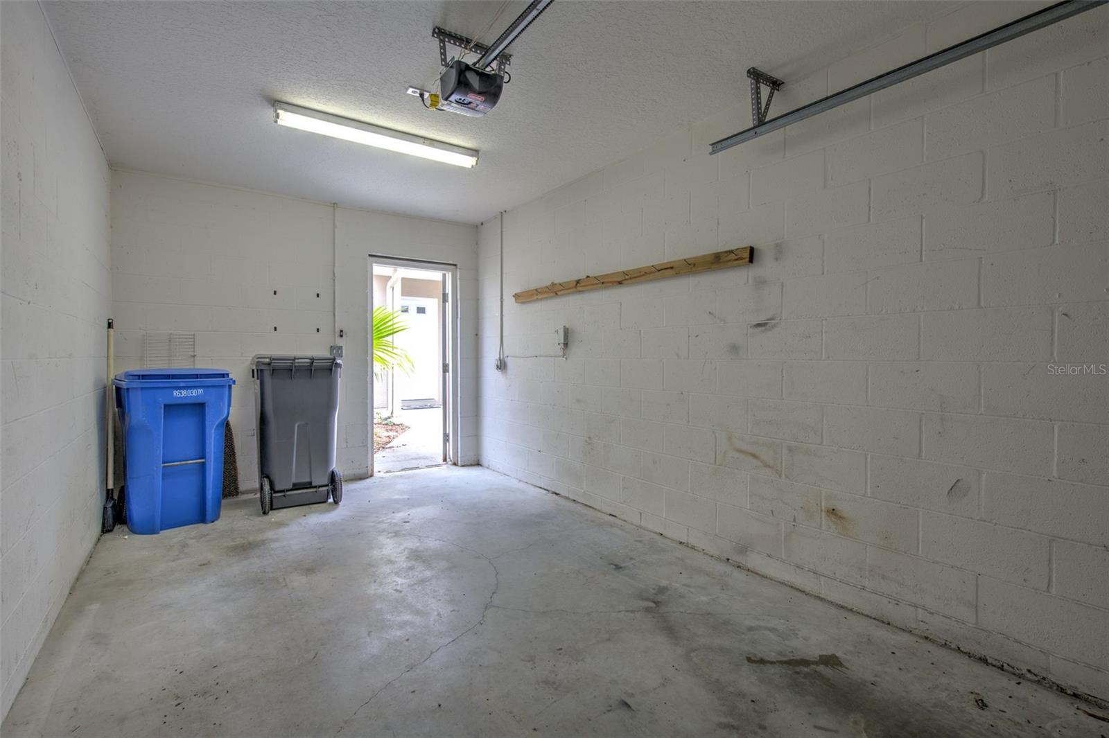 18504 PEBBLE LAKE CT, TAMPA, FL — photo 10