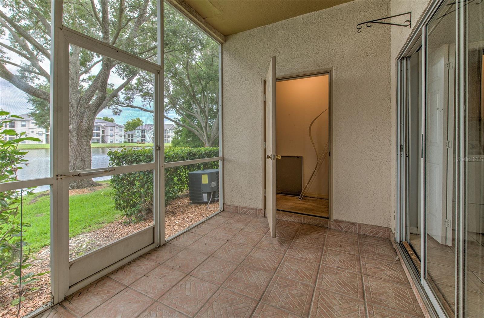 18504 PEBBLE LAKE CT, TAMPA, FL — photo 12