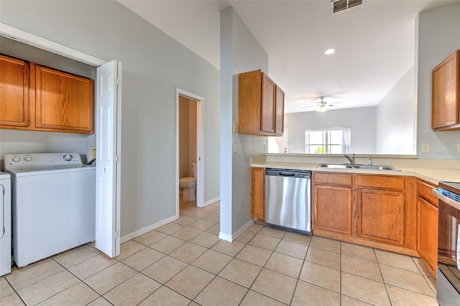 18504 PEBBLE LAKE CT, TAMPA, FL — photo 23