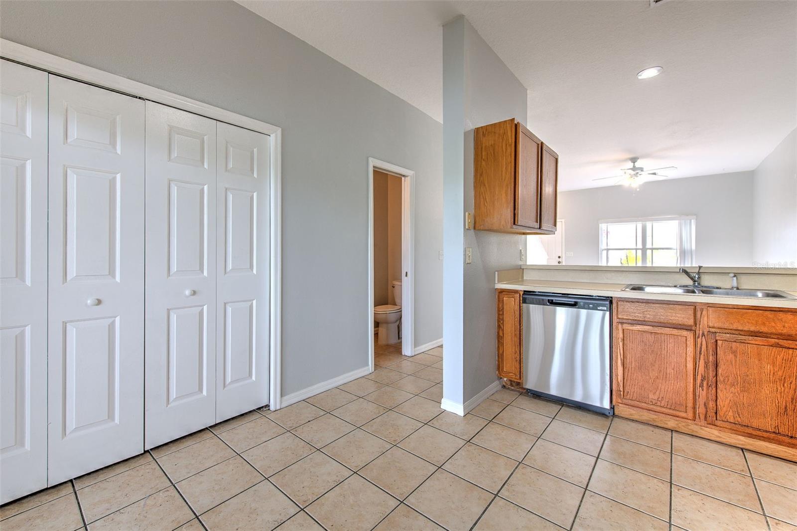 18504 PEBBLE LAKE CT, TAMPA, FL — photo 25