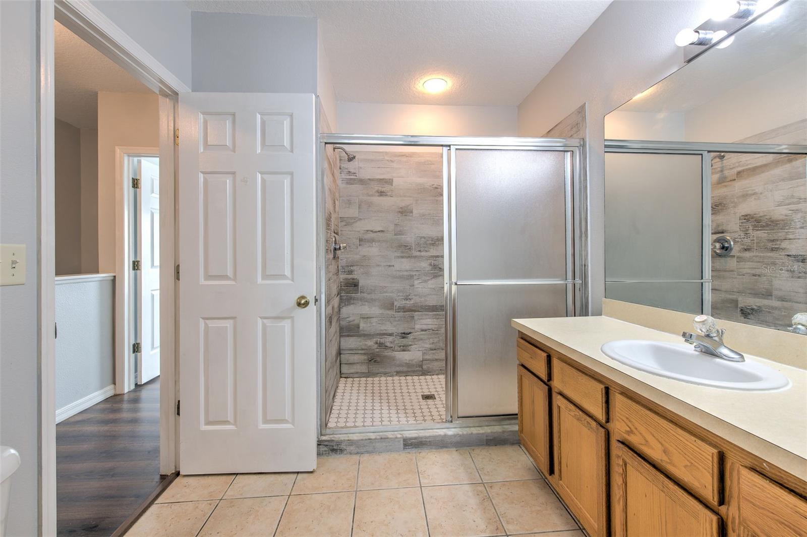 18504 PEBBLE LAKE CT, TAMPA, FL — photo 34