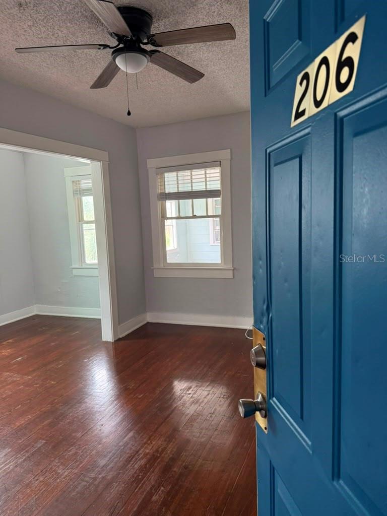 308 GROVE ST N, ST PETERSBURG, FL — photo 4