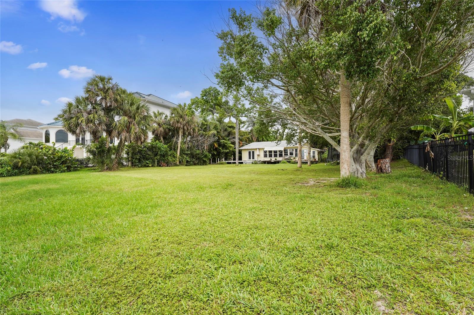 7538 WESTMORELAND DR, SARASOTA, FL — photo 3