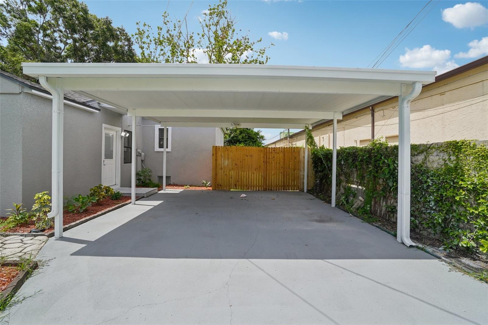 3710 W GRIFLOW ST, TAMPA, FL — photo 3