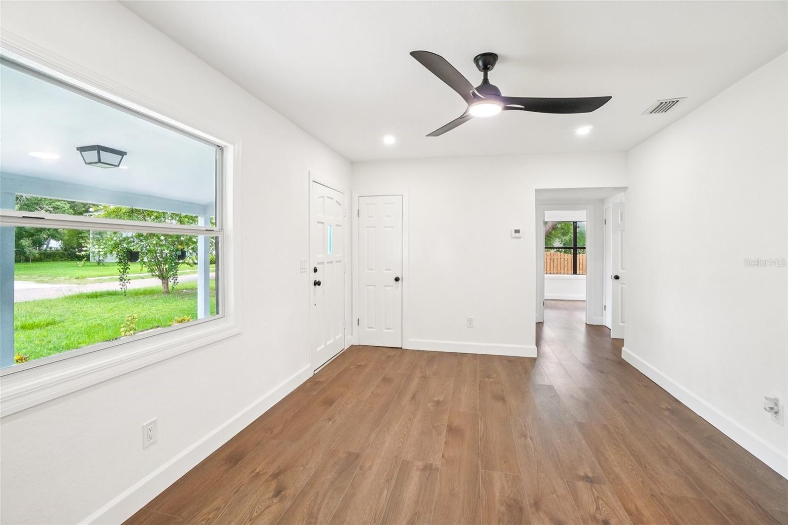 3710 W GRIFLOW ST, TAMPA, FL — photo 9