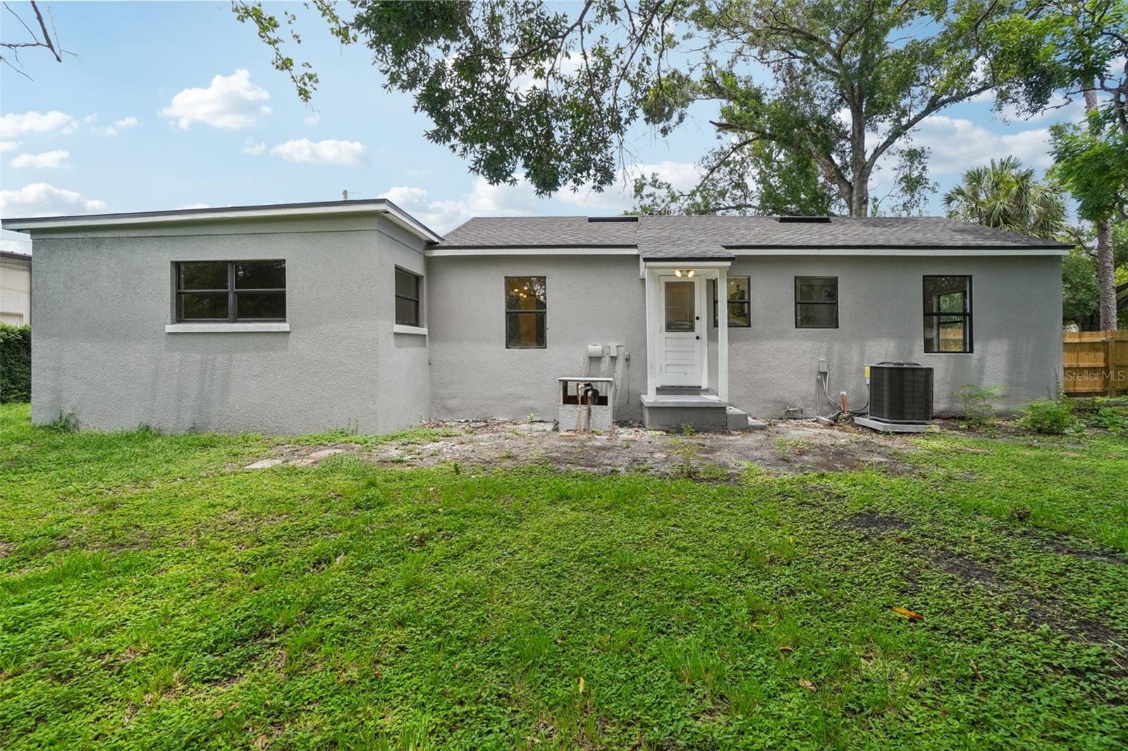 3710 W GRIFLOW ST, TAMPA, FL — photo 36