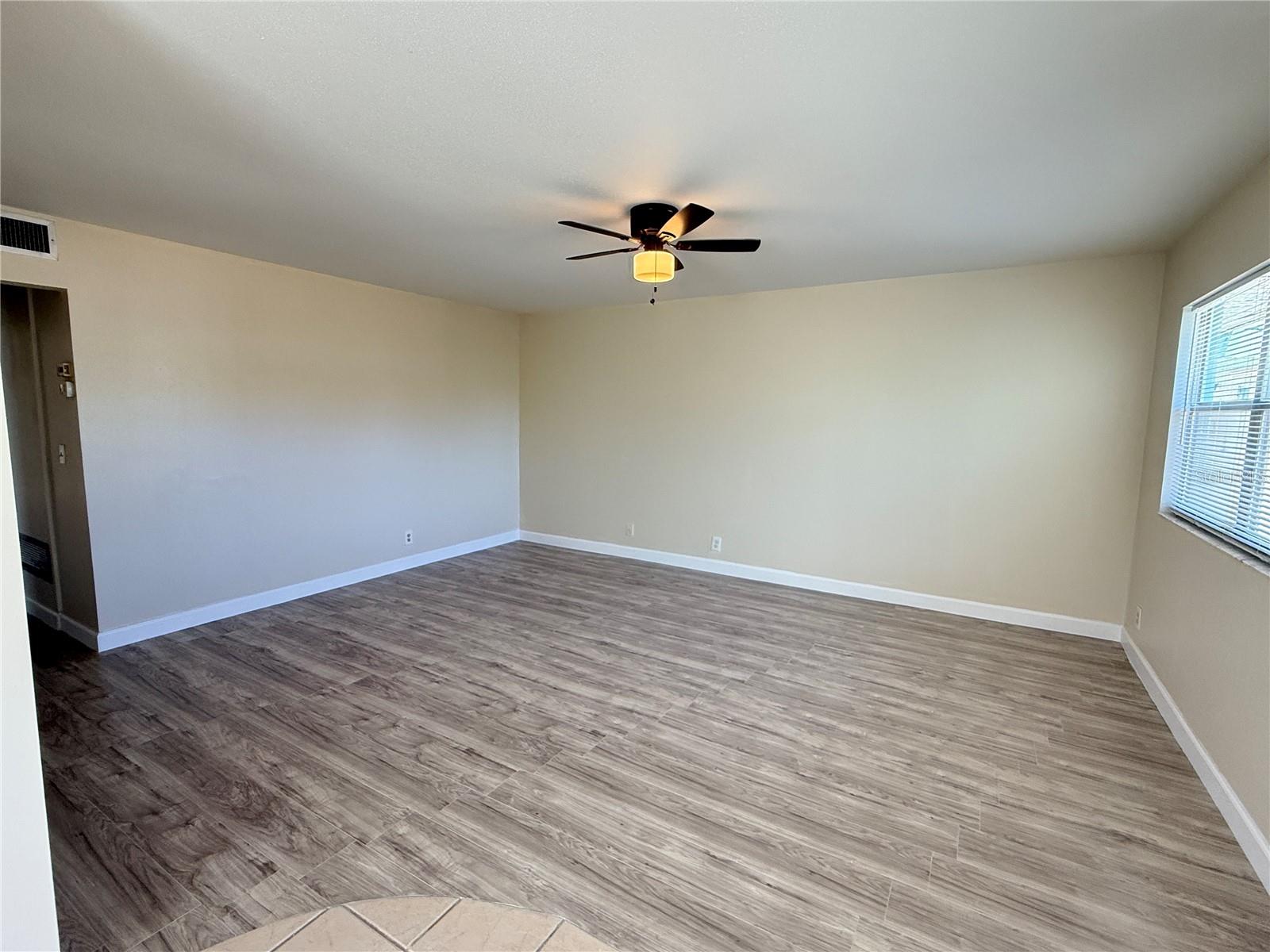 101 CAMBRIDGE TRL #212, SUN CITY CENTER, FL — photo 11