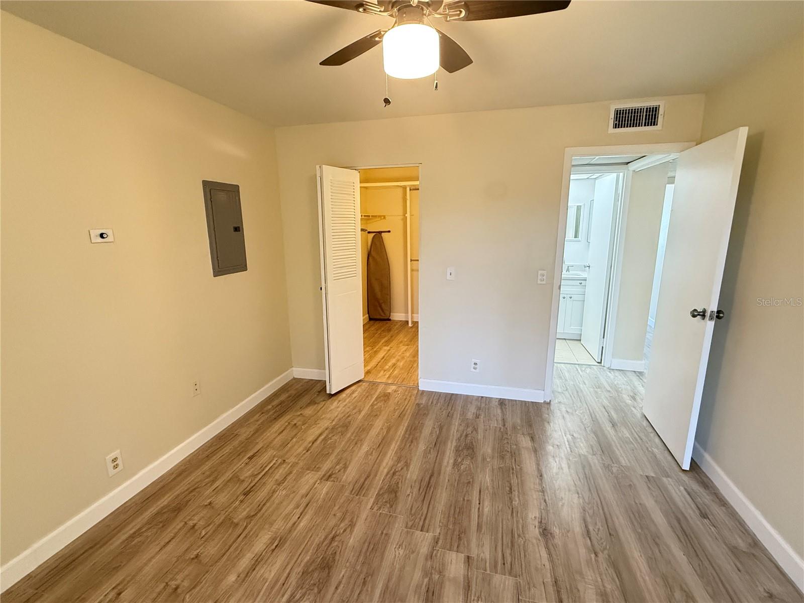 101 CAMBRIDGE TRL #212, SUN CITY CENTER, FL — photo 17