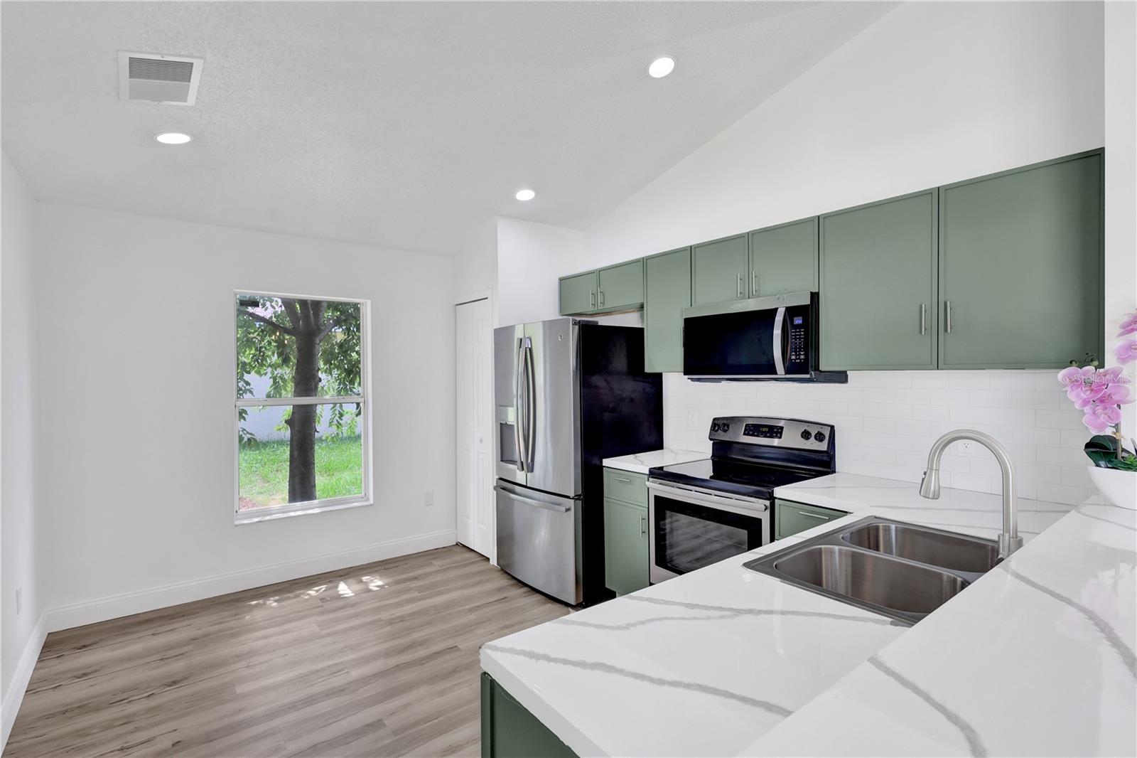 318 WALPOLE LOOP, DAVENPORT, FL — photo 8