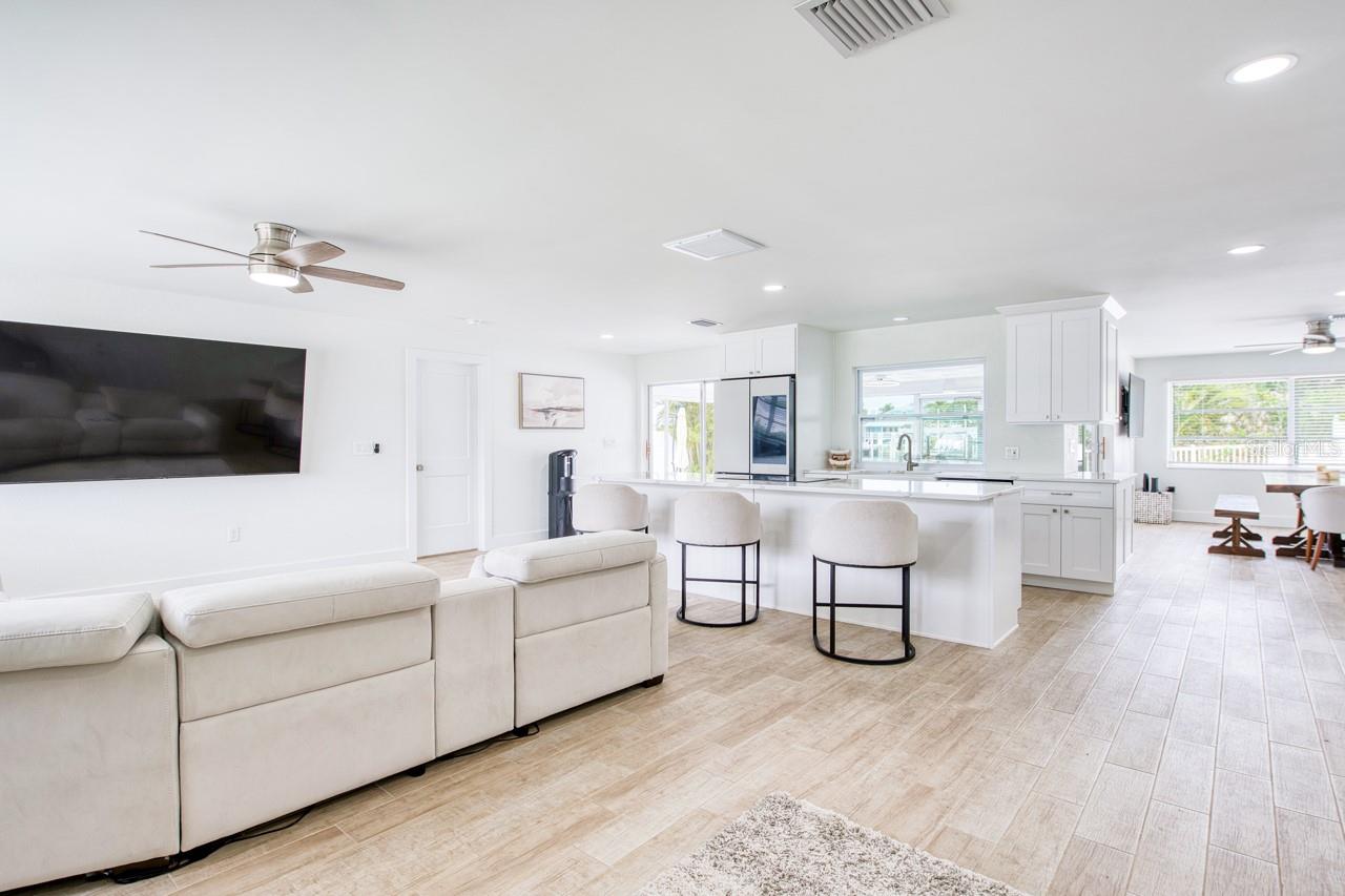 12125 6TH ST E, TREASURE ISLAND, FL — photo 8
