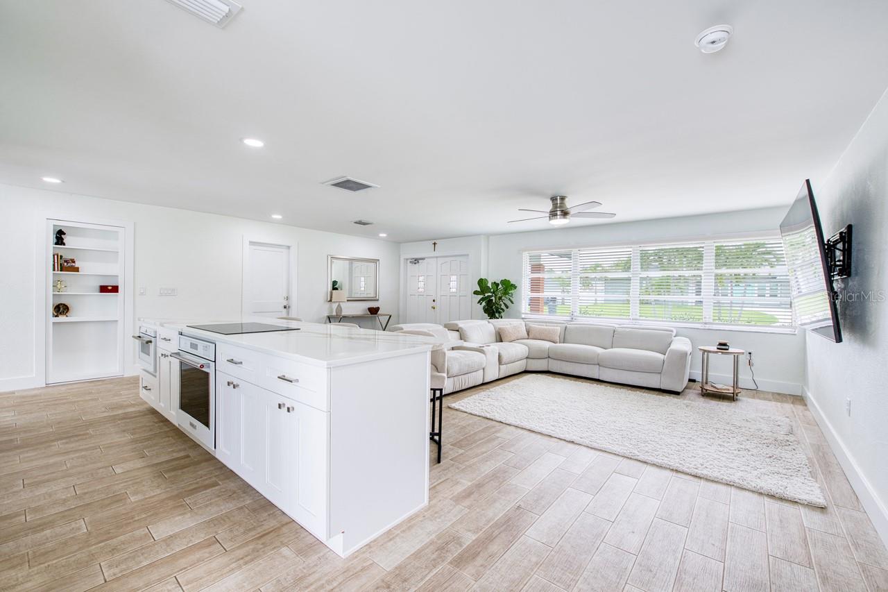 12125 6TH ST E, TREASURE ISLAND, FL — photo 10