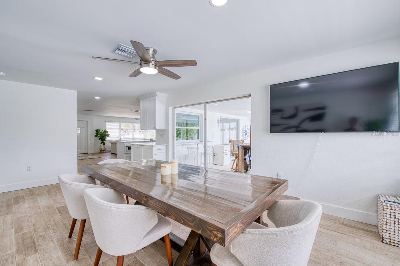 12125 6TH ST E, TREASURE ISLAND, FL — photo 14