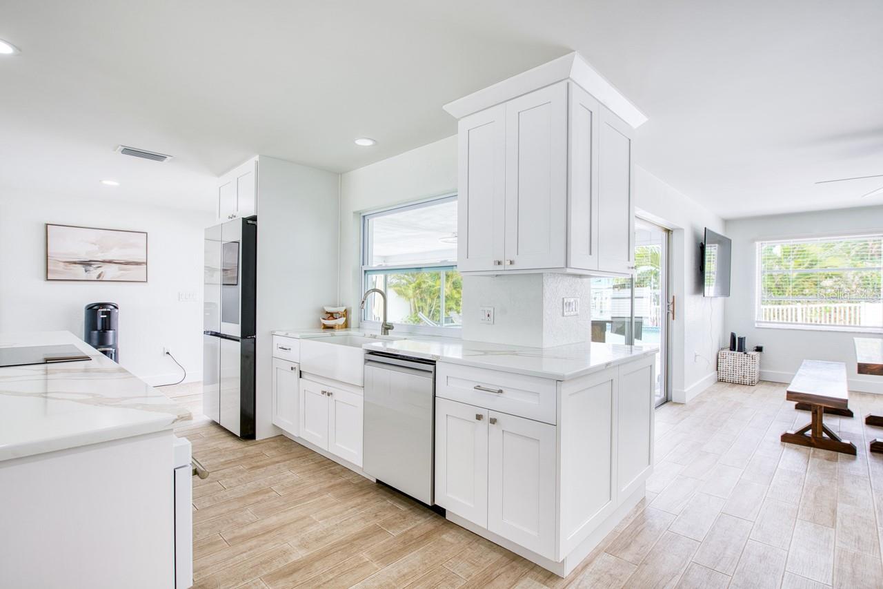 12125 6TH ST E, TREASURE ISLAND, FL — photo 18
