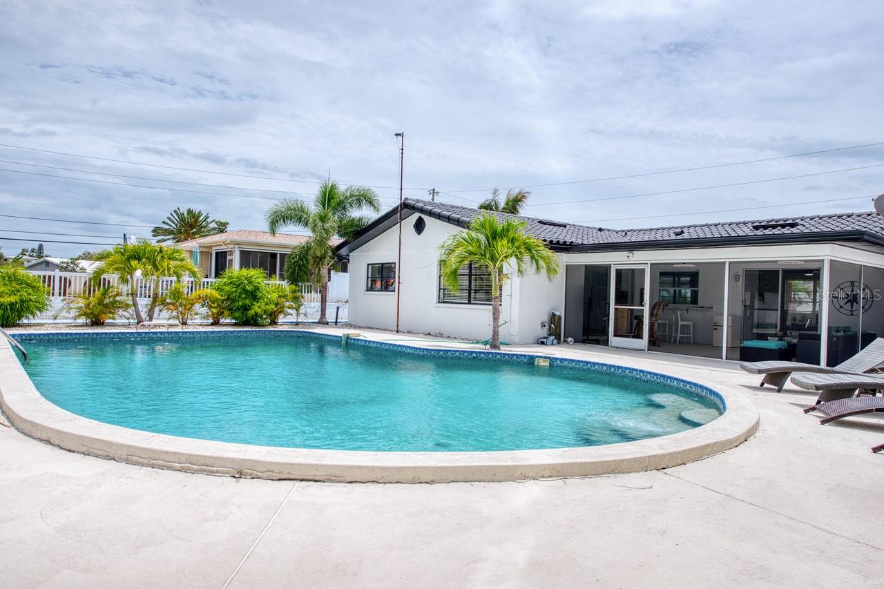 12125 6TH ST E, TREASURE ISLAND, FL — photo 39