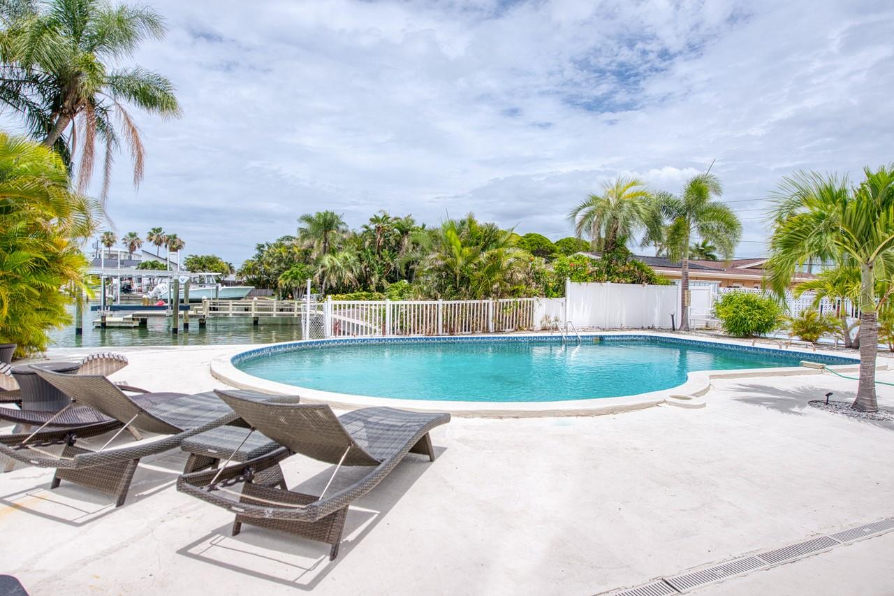 12125 6TH ST E, TREASURE ISLAND, FL — photo 42