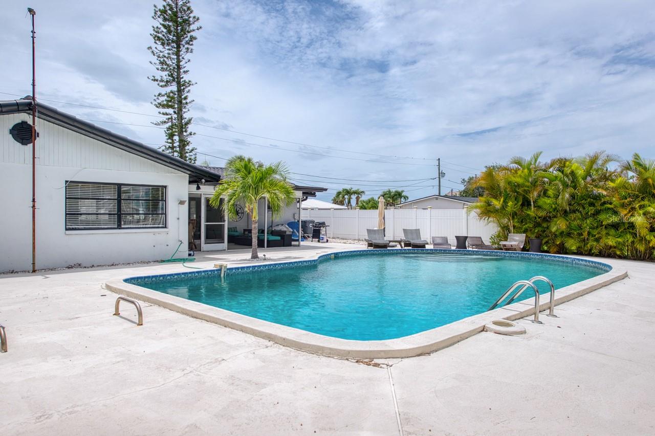12125 6TH ST E, TREASURE ISLAND, FL — photo 43