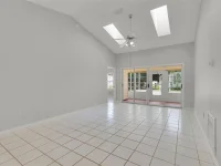 701 GLEN OAKS DR — photo 5