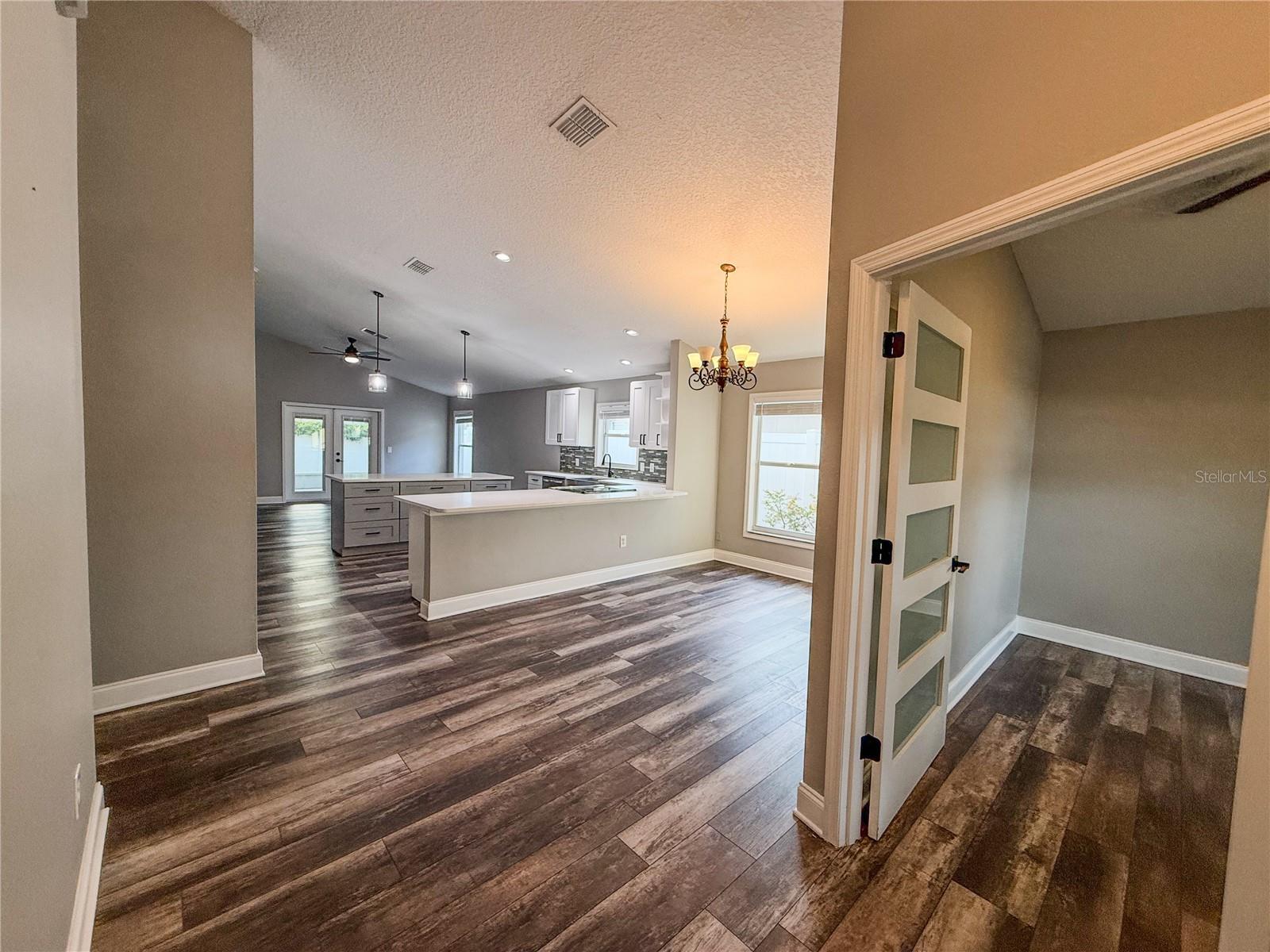 8608 FAWN CREEK DR, TAMPA, FL — photo 3