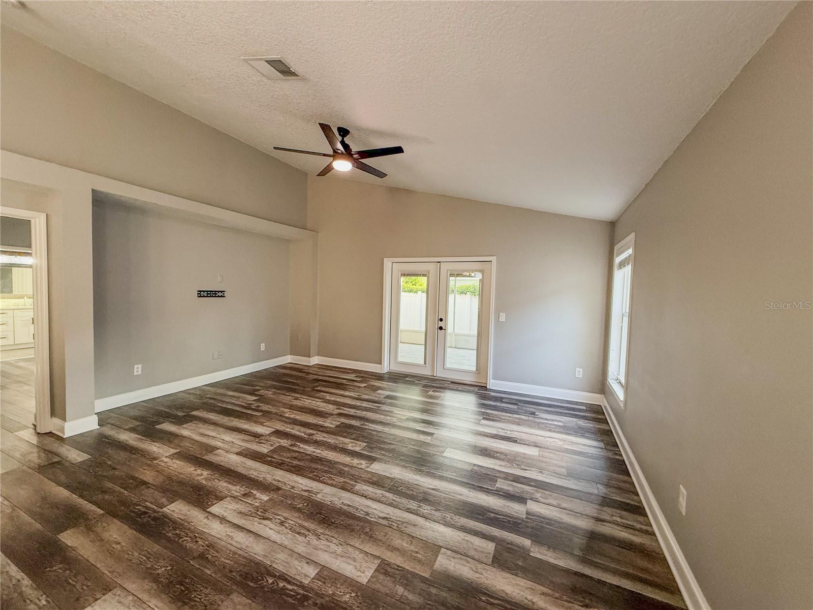 8608 FAWN CREEK DR, TAMPA, FL — photo 17