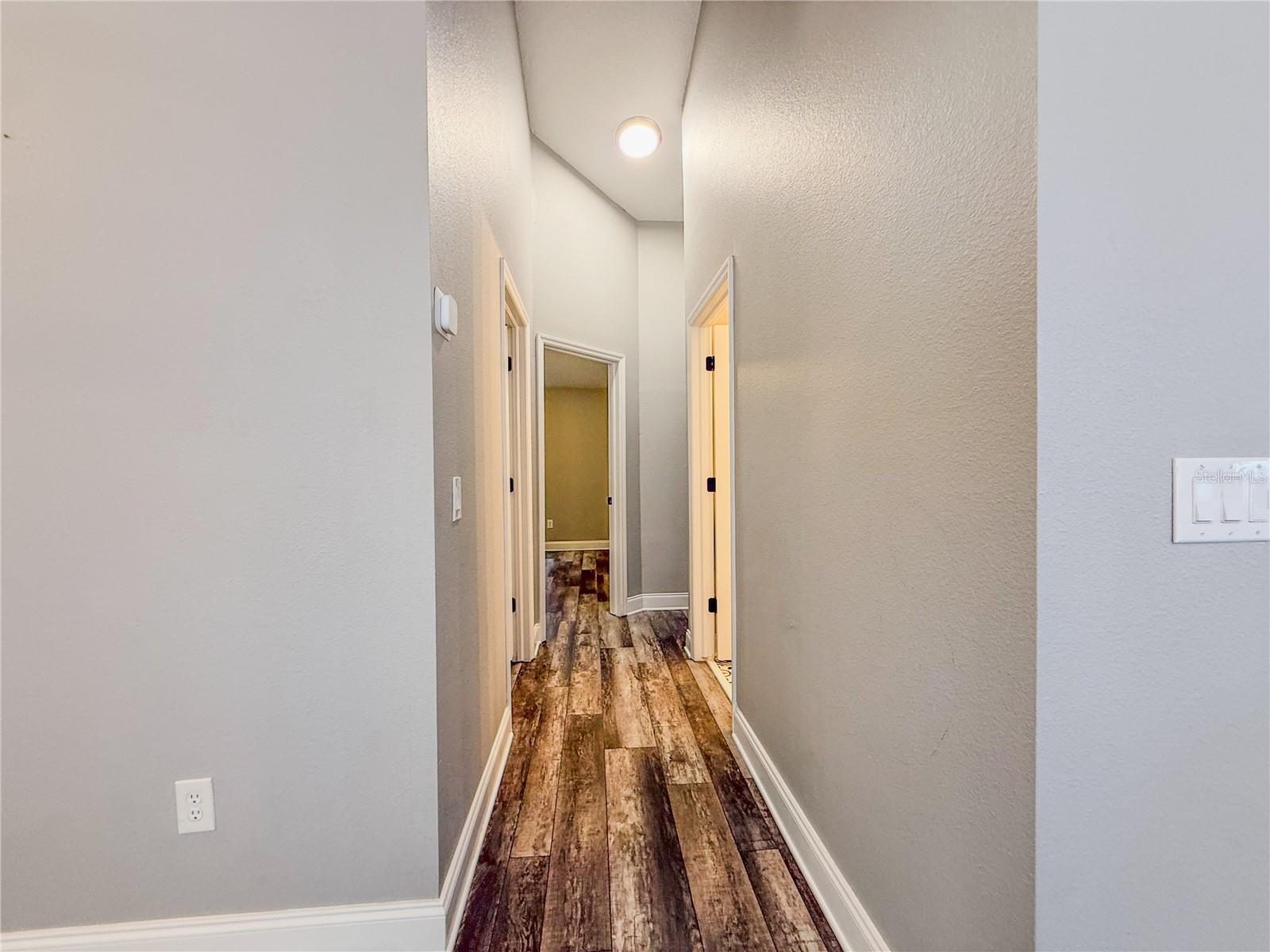 8608 FAWN CREEK DR, TAMPA, FL — photo 36