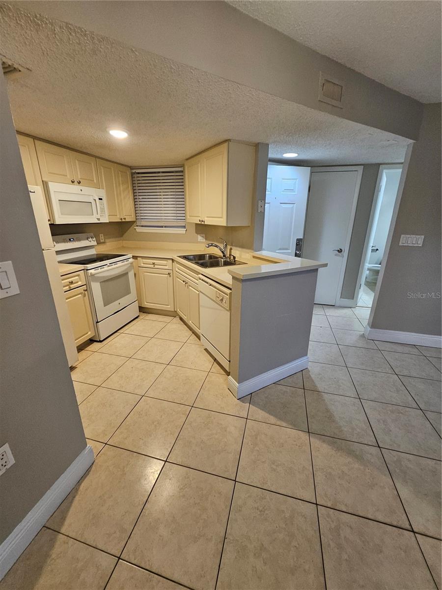 1908 LAKE ATRIUMS CIR #15, ORLANDO, FL — photo 6