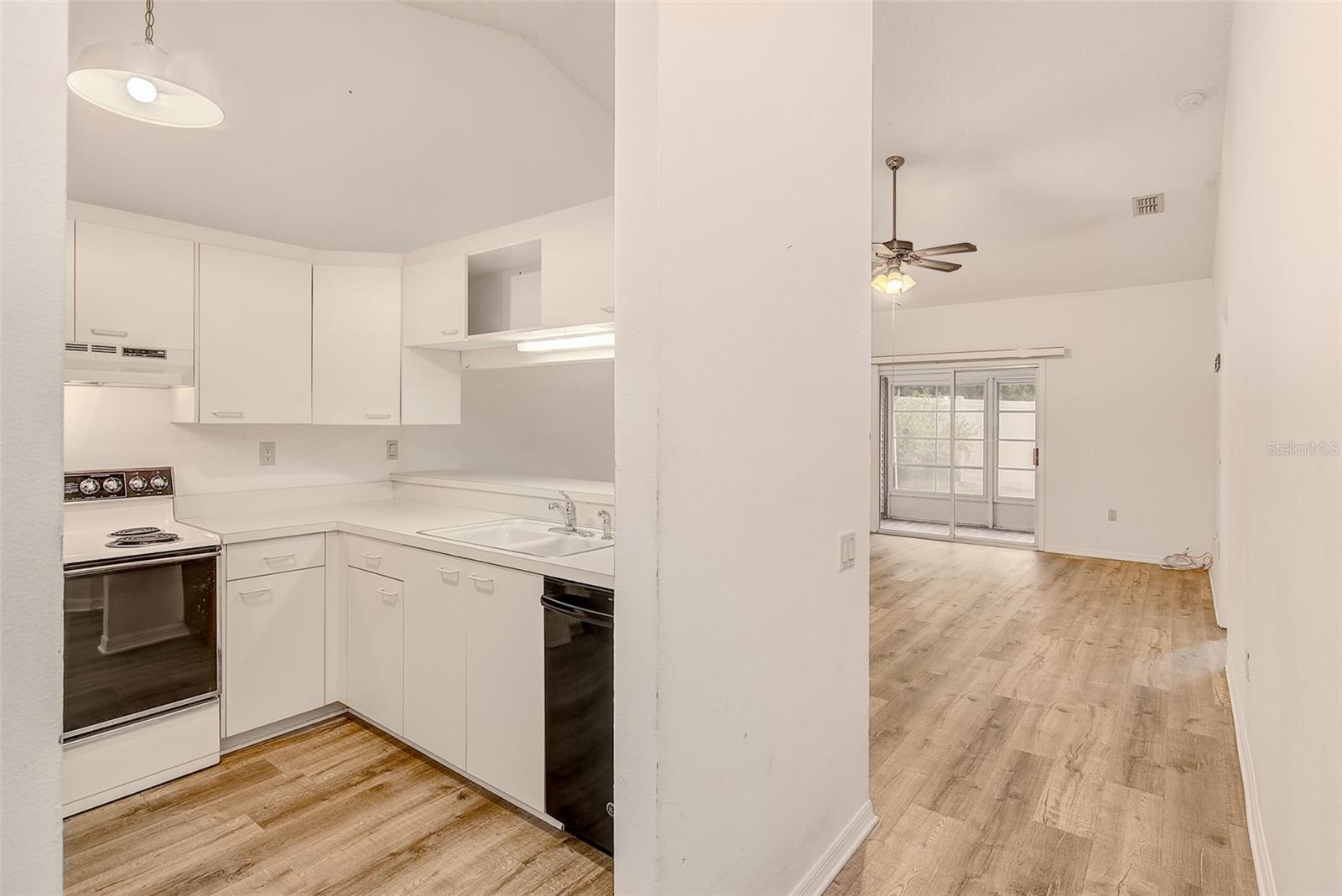 39650 US HIGHWAY 19 N #712, TARPON SPRINGS, FL — photo 3