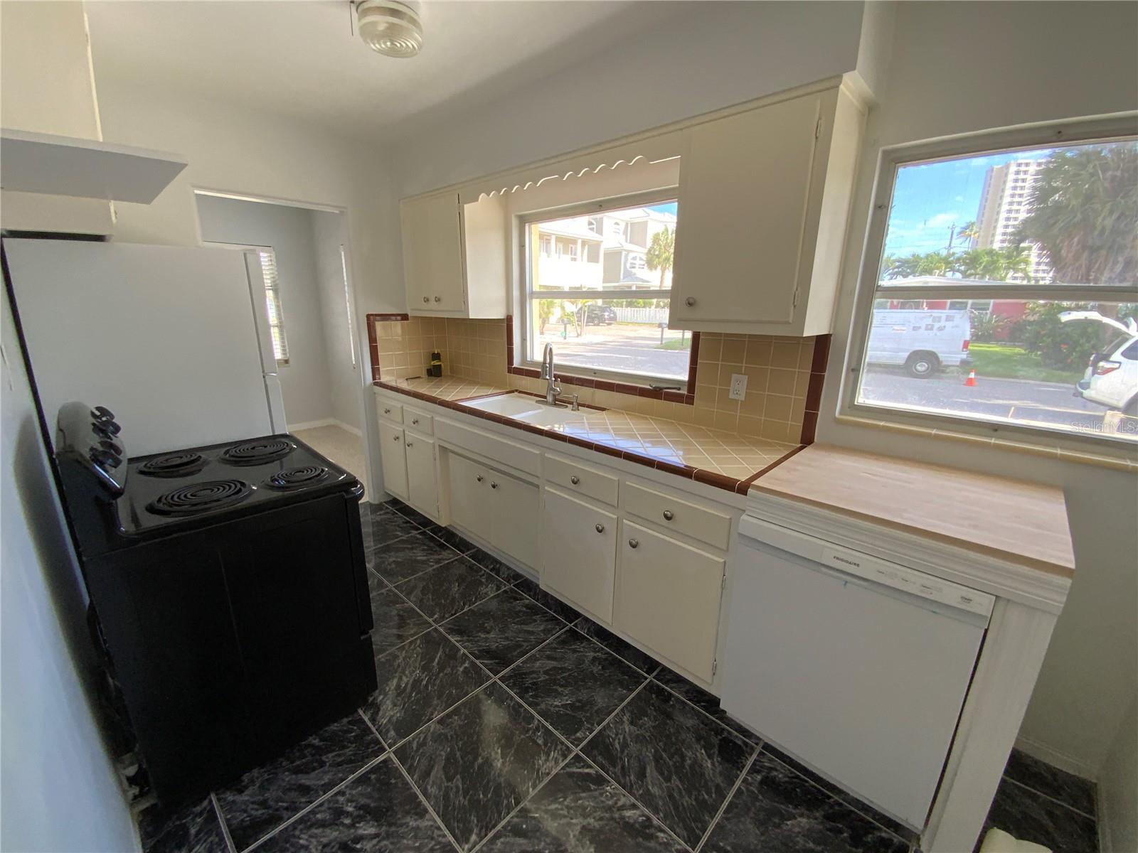 1404 COREY WAY S, SOUTH PASADENA, FL — photo 7