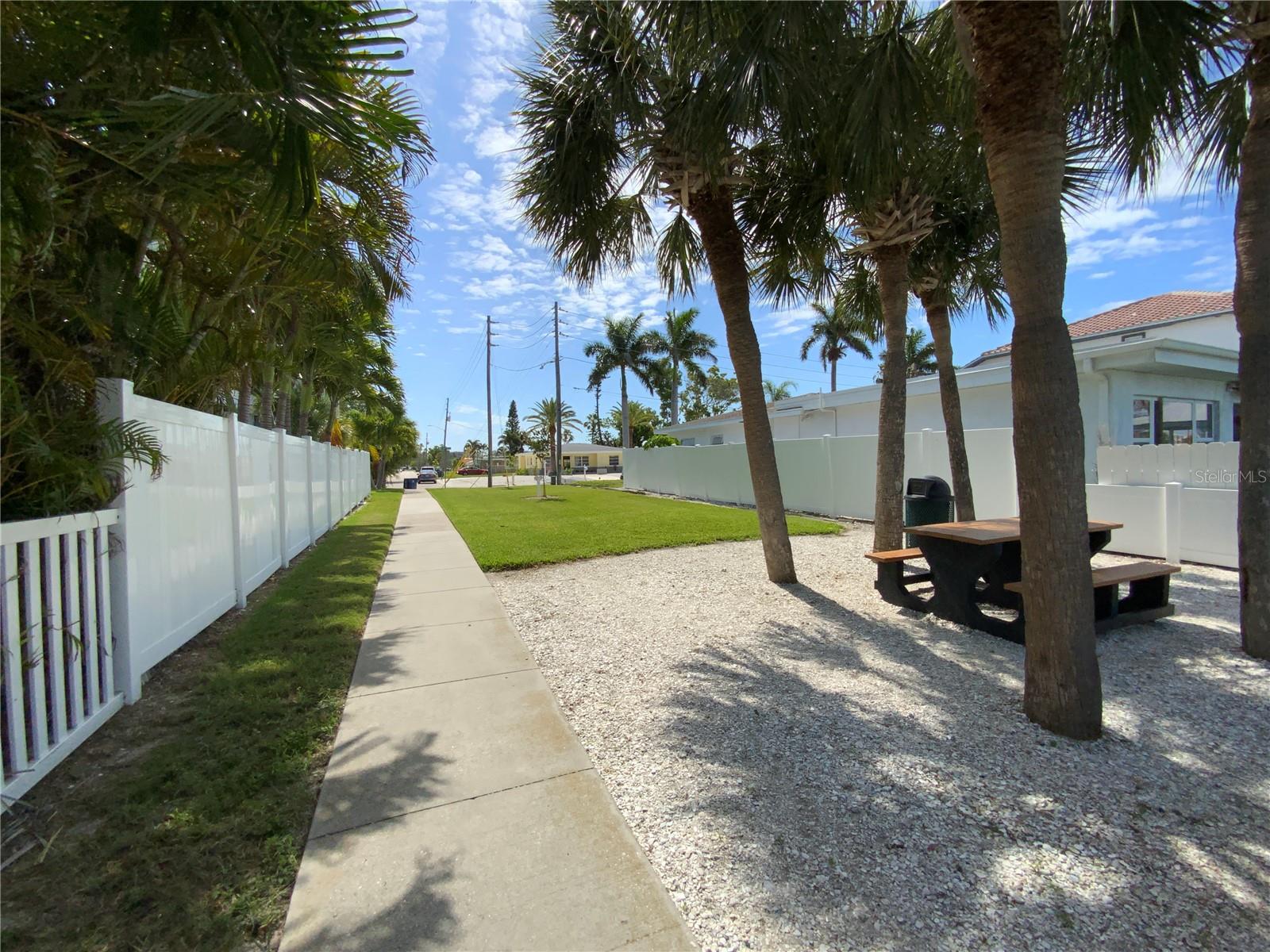 1404 COREY WAY S, SOUTH PASADENA, FL — photo 18