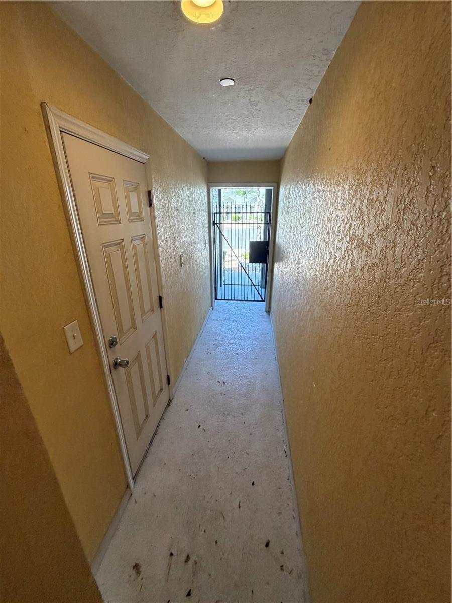 4817 TUSCAN LOON DR, TAMPA, FL — photo 3