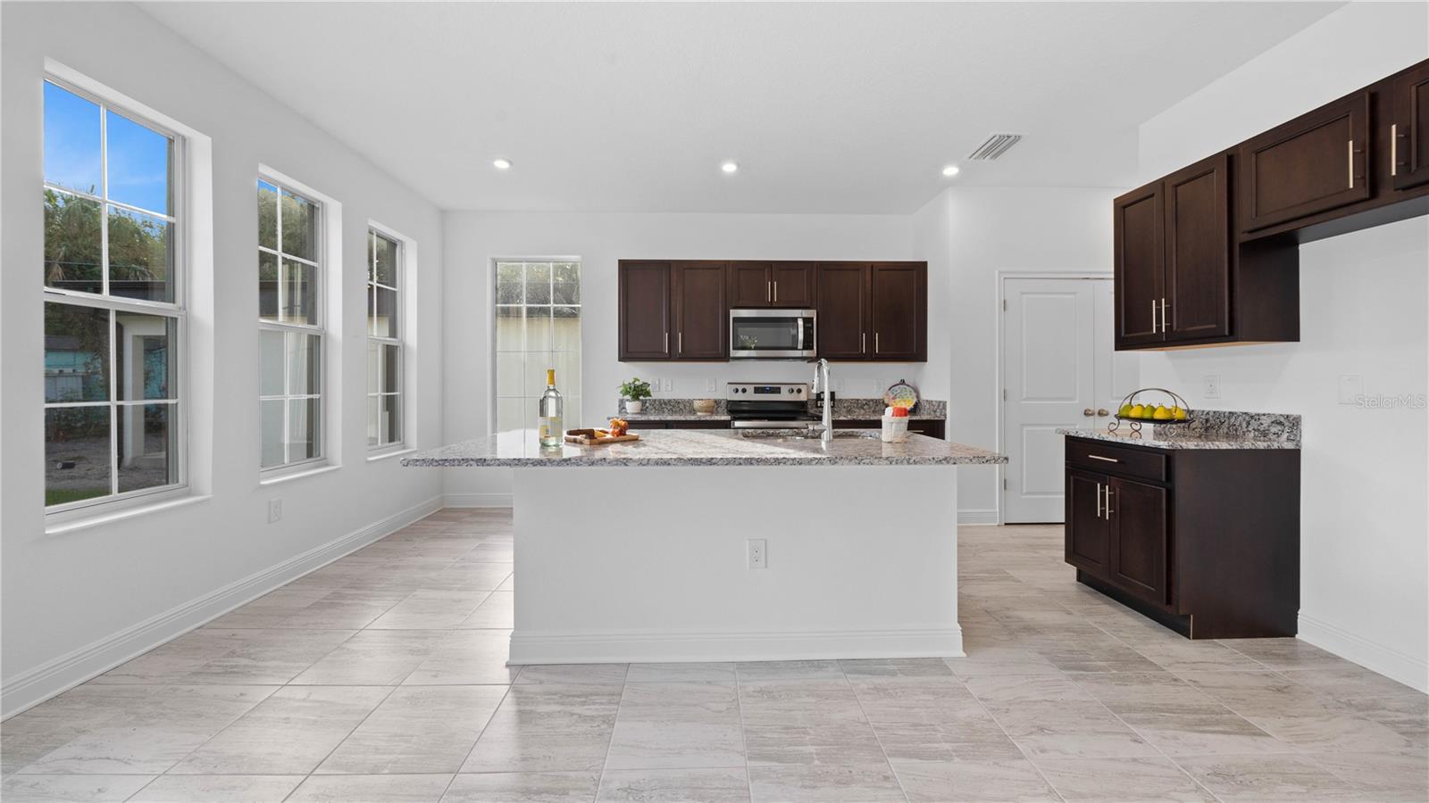 1156 37TH AVE N, ST PETERSBURG, FL — photo 9