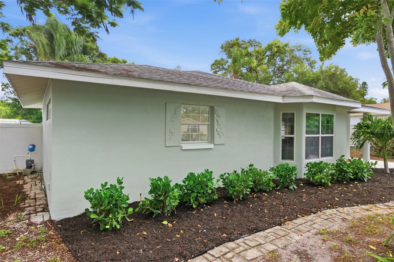1533 SUFFOLK ST N, ST PETERSBURG, FL — photo 3