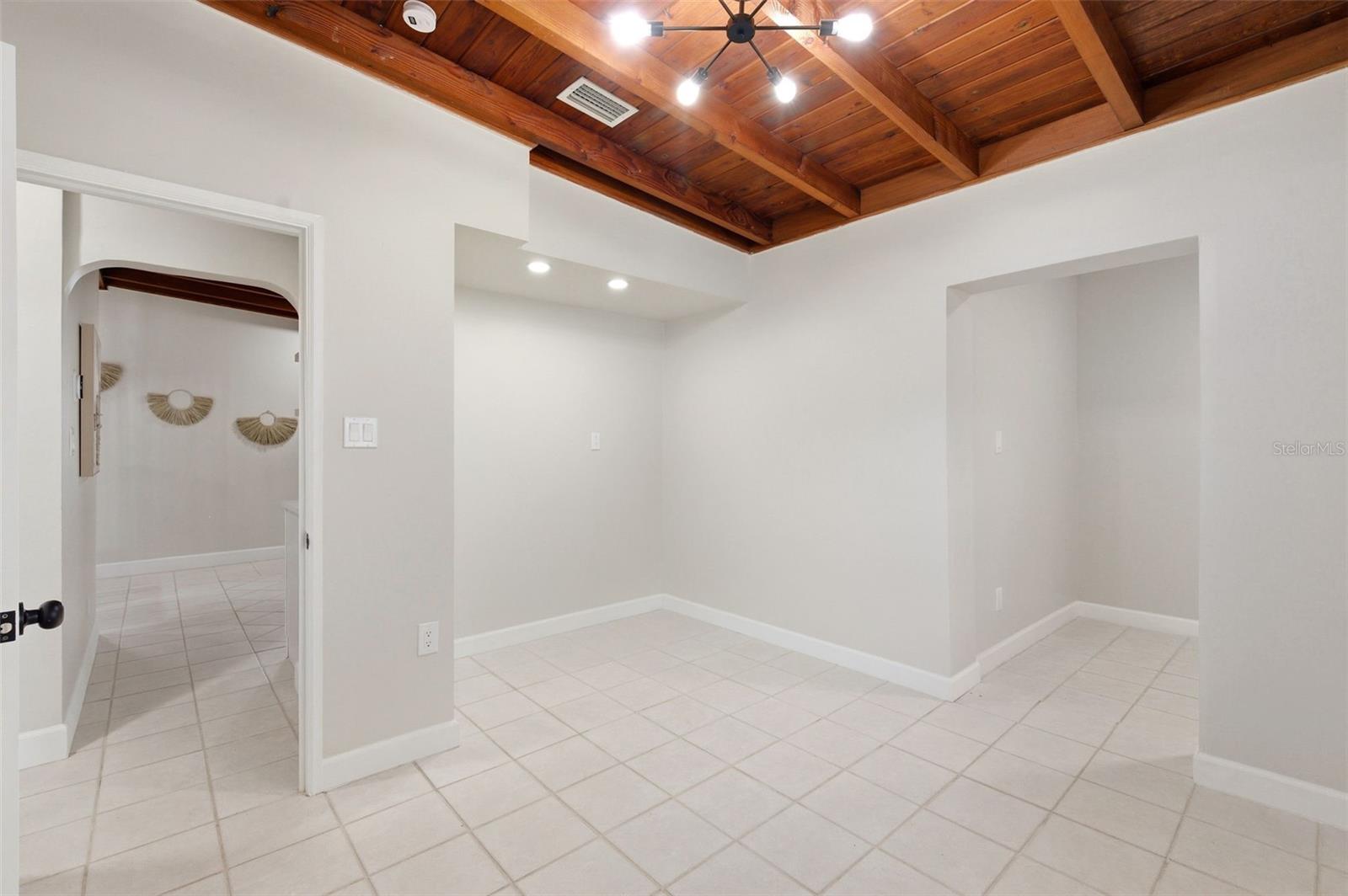 1533 SUFFOLK ST N, ST PETERSBURG, FL — photo 33
