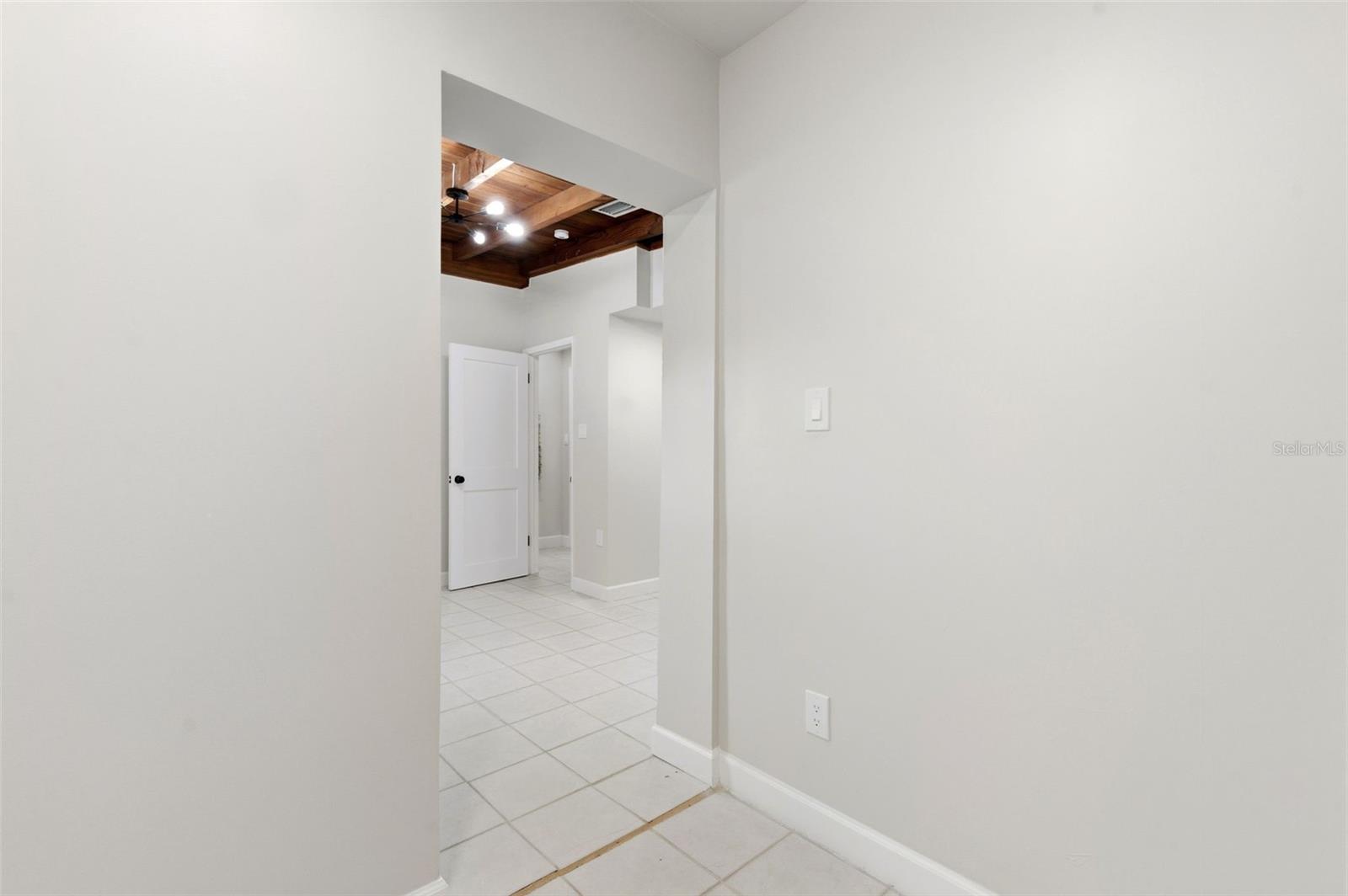 1533 SUFFOLK ST N, ST PETERSBURG, FL — photo 36