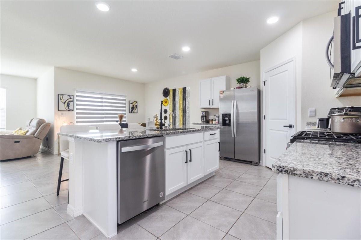 35830 ELLSWORTH PL, ZEPHYRHILLS, FL — photo 16