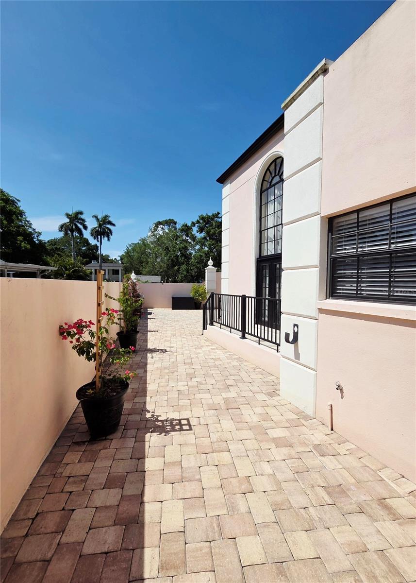 411 72ND ST S, ST PETERSBURG, FL — photo 8