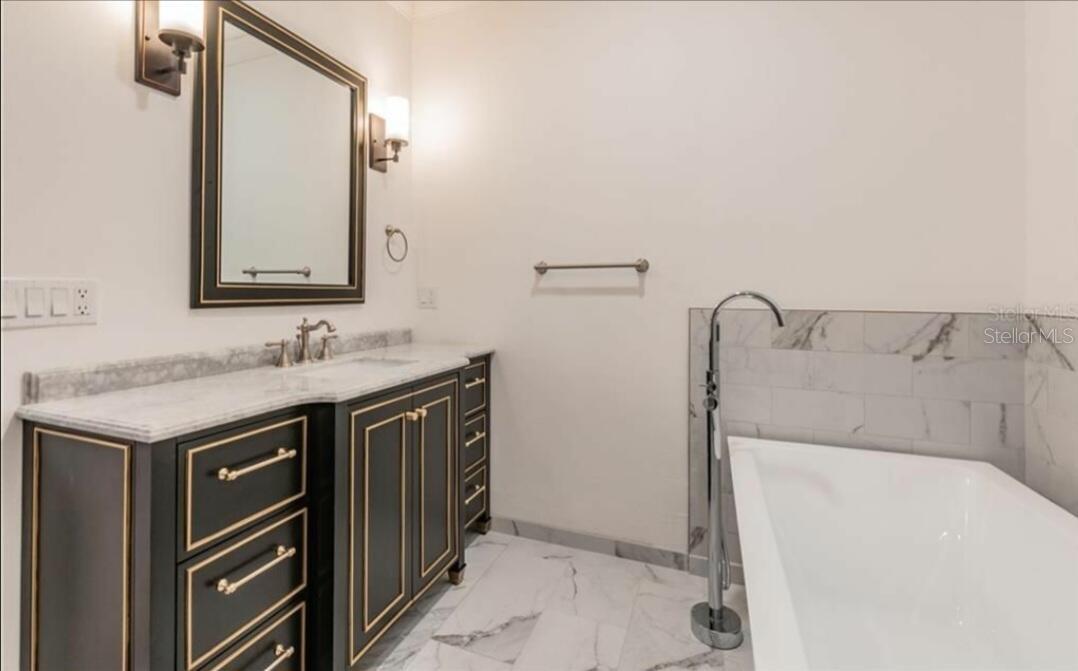411 72ND ST S, ST PETERSBURG, FL — photo 36