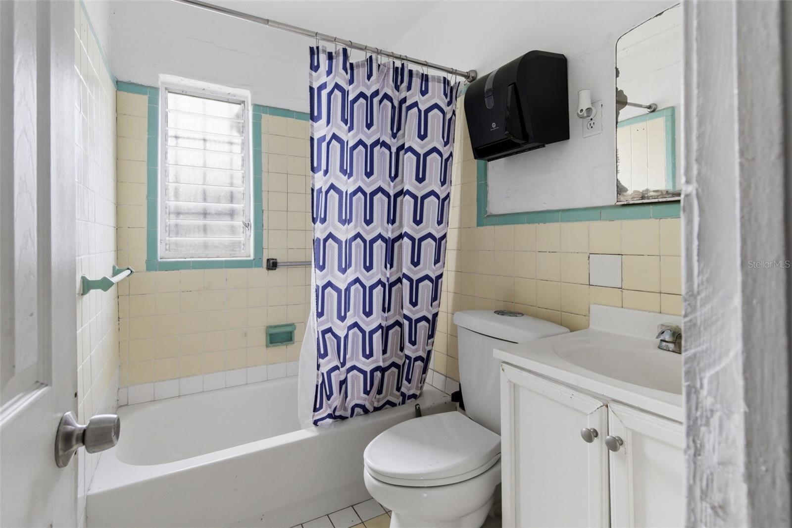 8710 E COLONIAL DR, ORLANDO, FL — photo 18