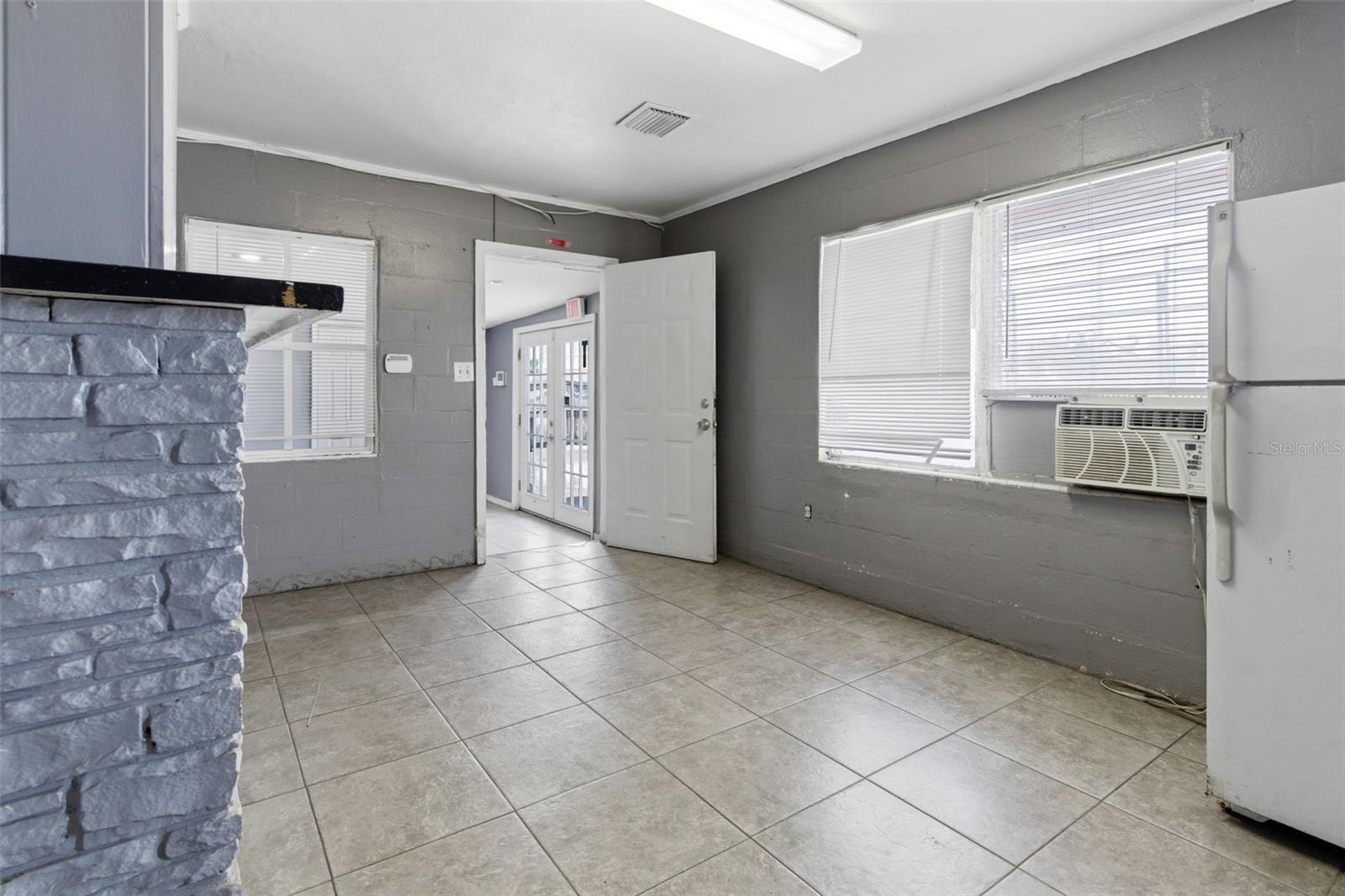 8710 E COLONIAL DR, ORLANDO, FL — photo 28