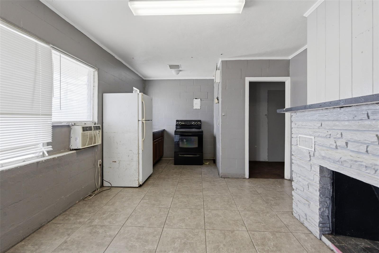 8710 E COLONIAL DR, ORLANDO, FL — photo 30