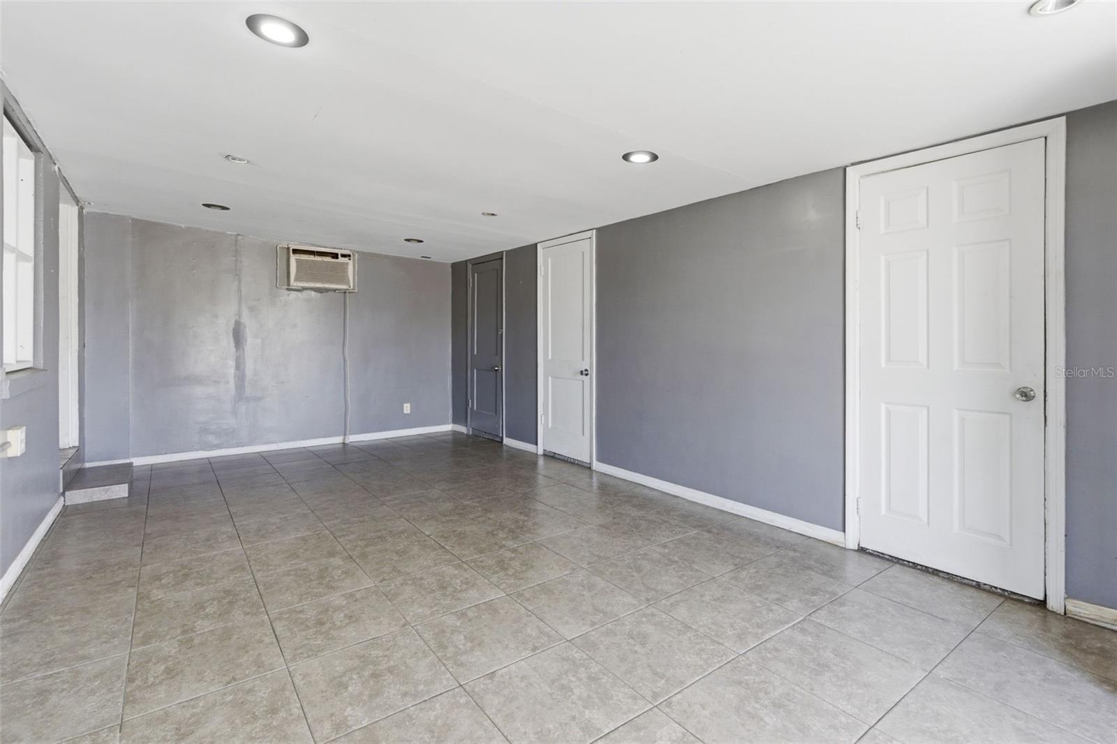 8710 E COLONIAL DR, ORLANDO, FL — photo 34