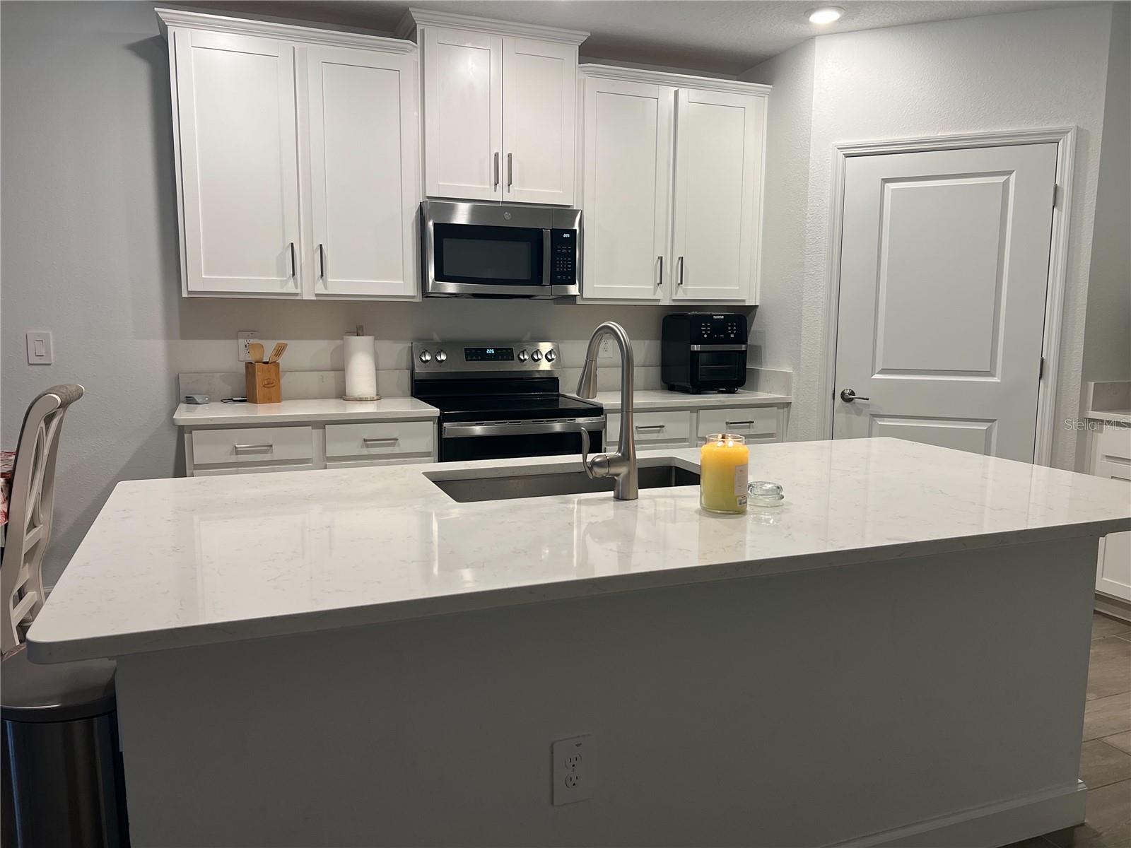32070 GRIFFIN SANDS LN, SAN ANTONIO, FL — photo 5
