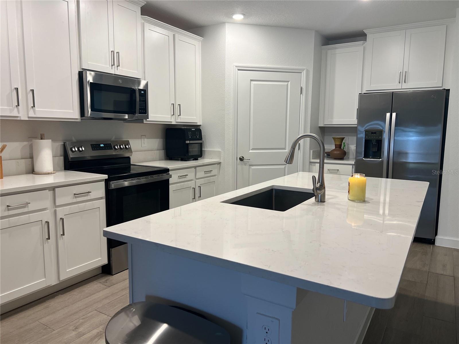 32070 GRIFFIN SANDS LN, SAN ANTONIO, FL — photo 7