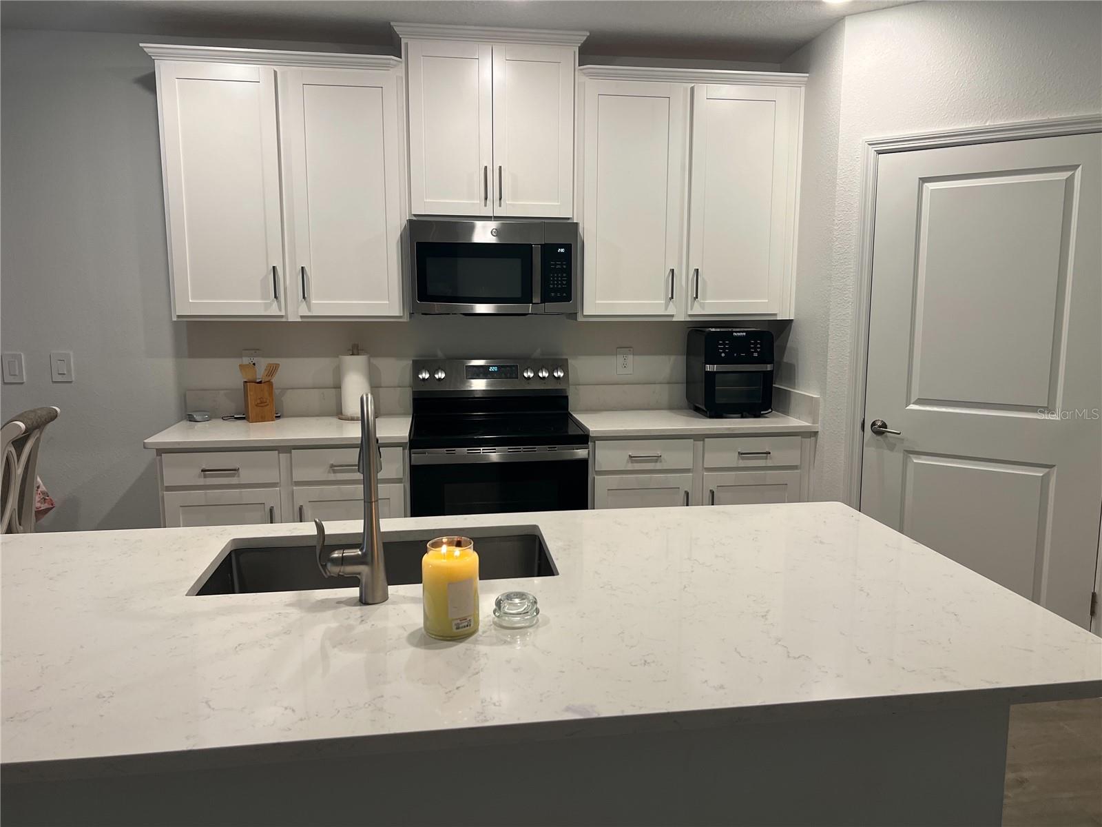 32070 GRIFFIN SANDS LN, SAN ANTONIO, FL — photo 8