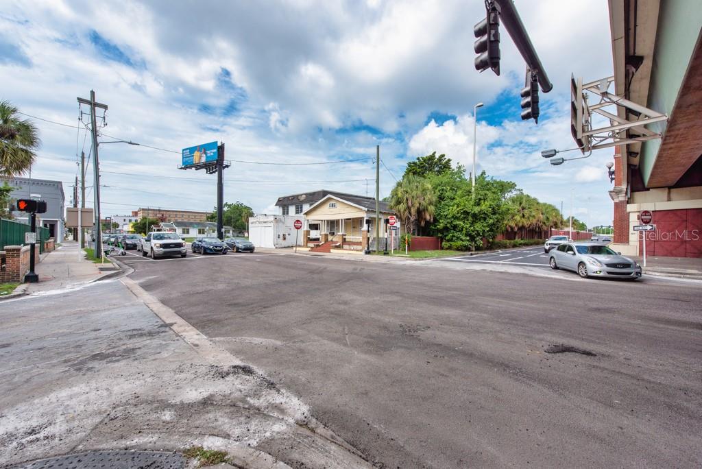 1406 N HOWARD AVE, TAMPA, FL — photo 16