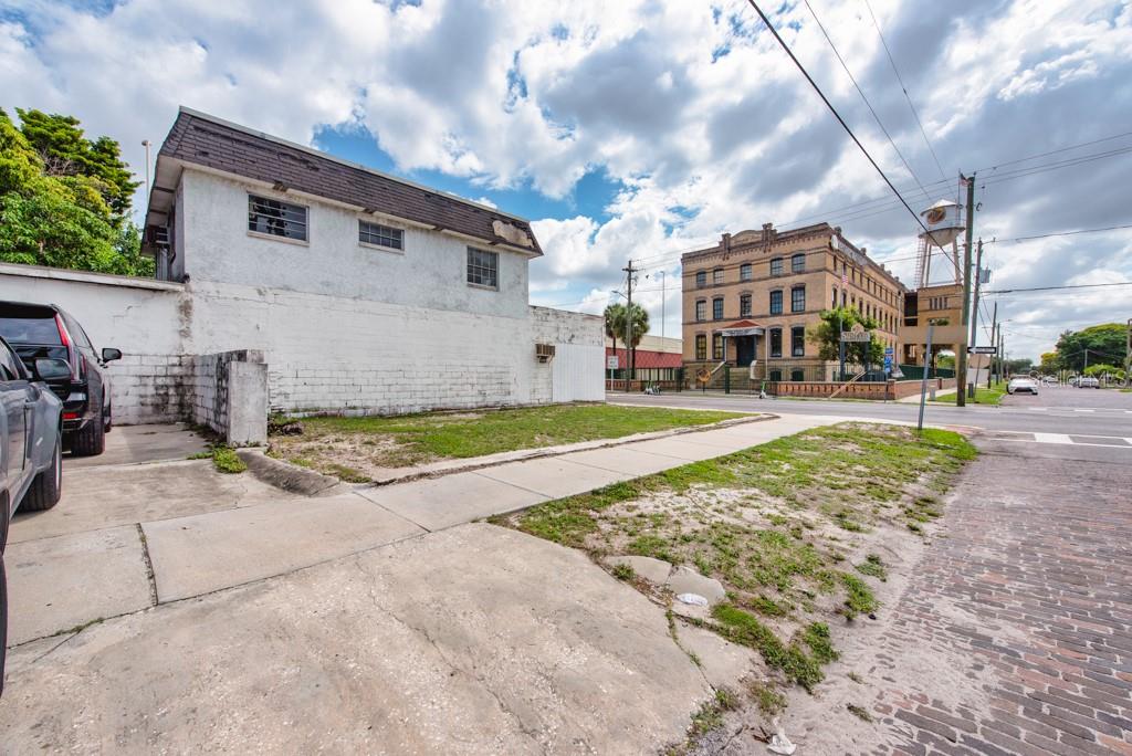 1406 N HOWARD AVE, TAMPA, FL — photo 23